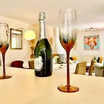 110m2, 7 Pers, Jacuzzi , 3 Chambres, Terrain Clos Et Arboré 2500m2 Villa *