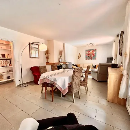 110m2, 7 Pers, Jacuzzi , 3 Chambres, Terrain Clos Et Arbore 2500m2 Villa