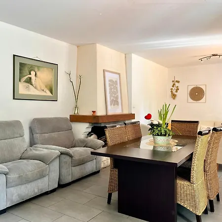 110m2, 7 Pers, Jacuzzi , 3 Chambres, Terrain Clos Et Arbore 2500m2 * Trèbes