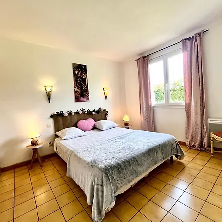 110m2, 7 Pers, Jacuzzi , 3 Chambres, Terrain Clos Et Arbore 2500m2 Villa