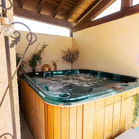 110m2, 7 Pers, Jacuzzi , 3 Chambres, Terrain Clos Et Arbore 2500m2 Villa *