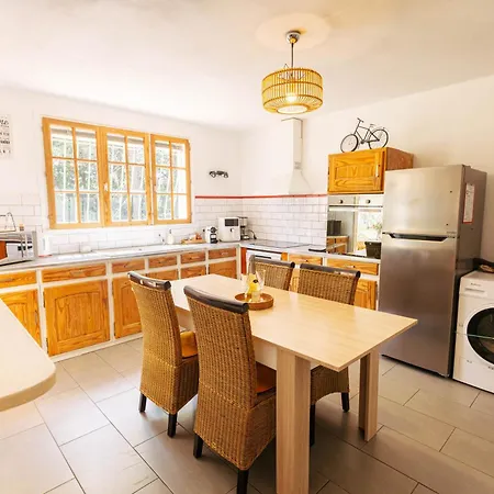 110m2, 7 Pers, Jacuzzi , 3 Chambres, Terrain Clos Et Arbore 2500m2